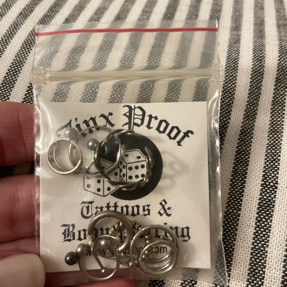 Assortment hoop earrings - Picture 1 of 2